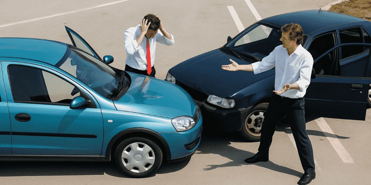 Causas de acidente de carro entre dois motoristas