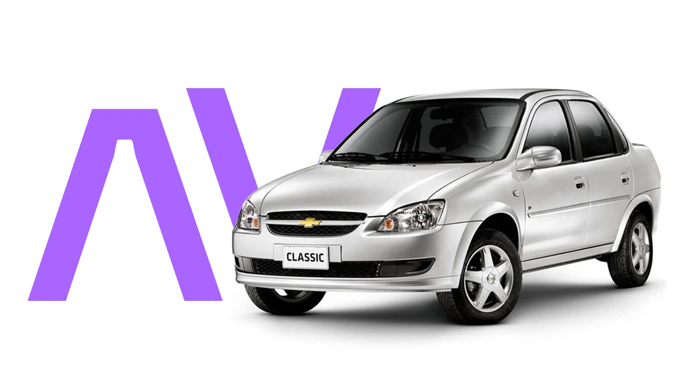 Carro Chevrolet Classic prata em fundo colorido