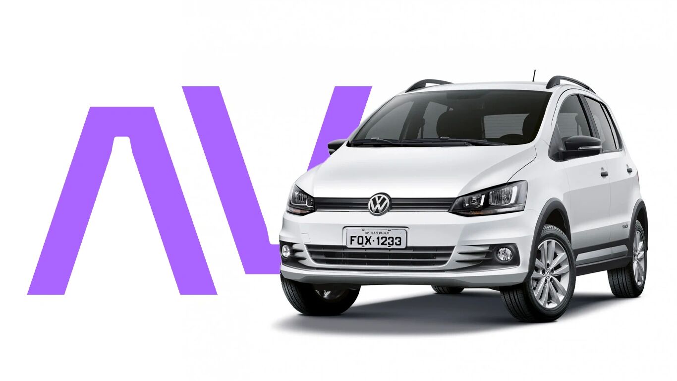 Volkswagen Fox branco em destaque com fundo colorido